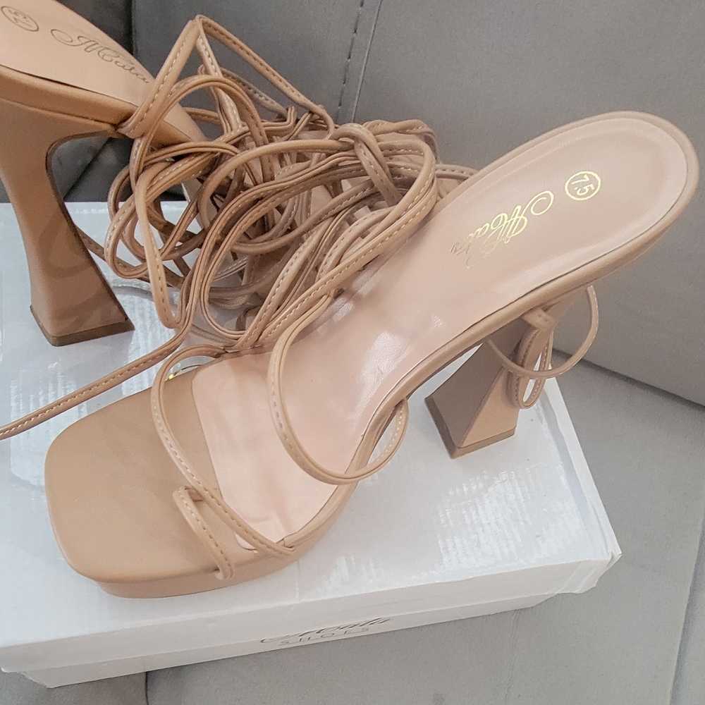 Nude heel size 7.5